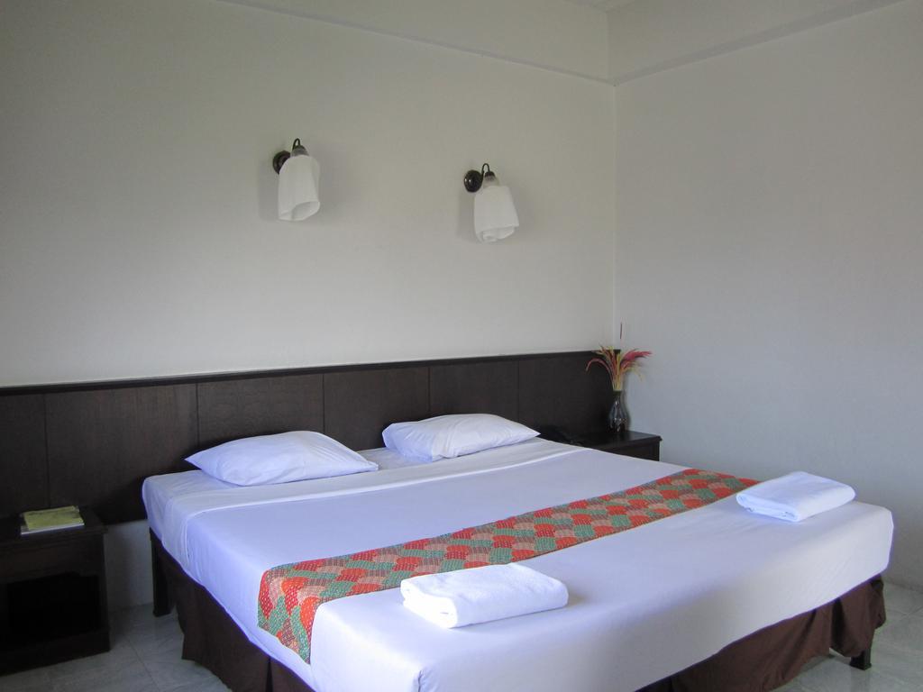 Rome Place Hotel Пхукет Экстерьер фото